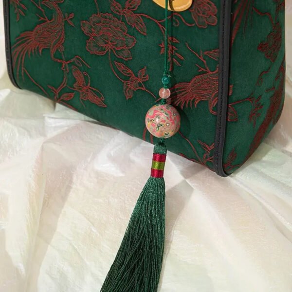 Xiangyunsha Silk Green Retro Cowhide Handbag with Pendant - 图片 7