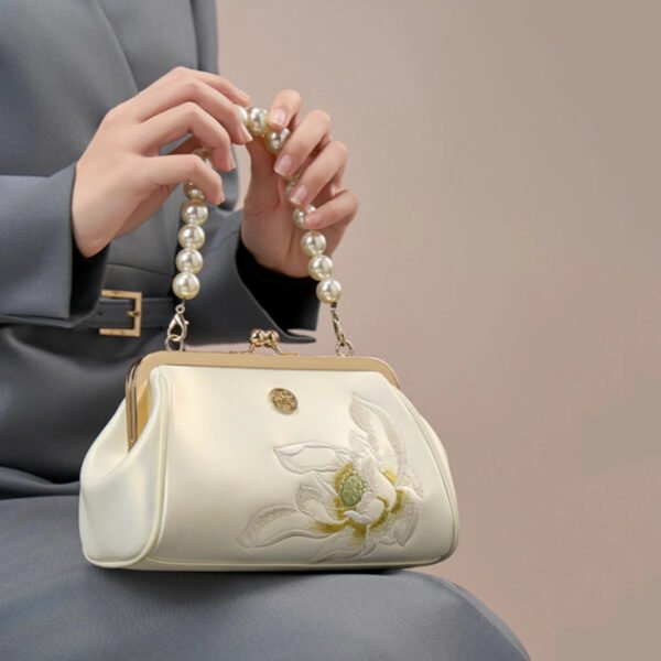 Embroidery Leather Kiss Lock Clutch Bag Lotus Evening Handbag - 图片 4