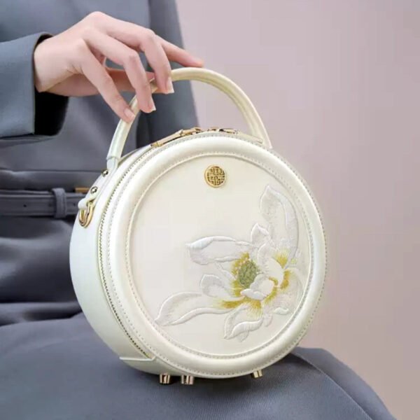 Embroidery Leather White Round Handbag Lotus - 图片 4