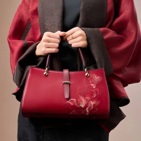 Embroidery Leather Red Magnolia Women's Crossbody Handbag - 图片 2