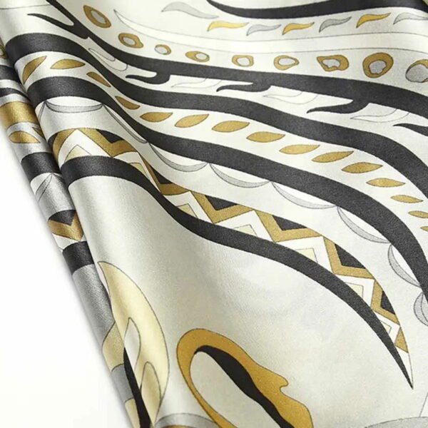 14 Momme Silk Crepe Satin Square Silk Scarf 90x90 cm - 图片 3