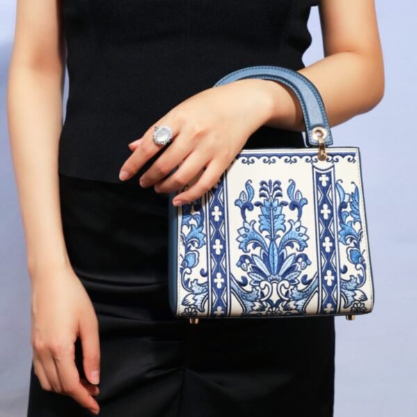 Handcrafted Embroidery Leather Handbag Blue and White Porcelain - 图片 3