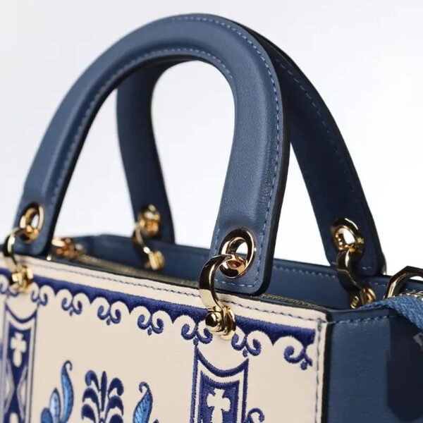 Handcrafted Embroidery Leather Handbag Blue and White Porcelain - 图片 7