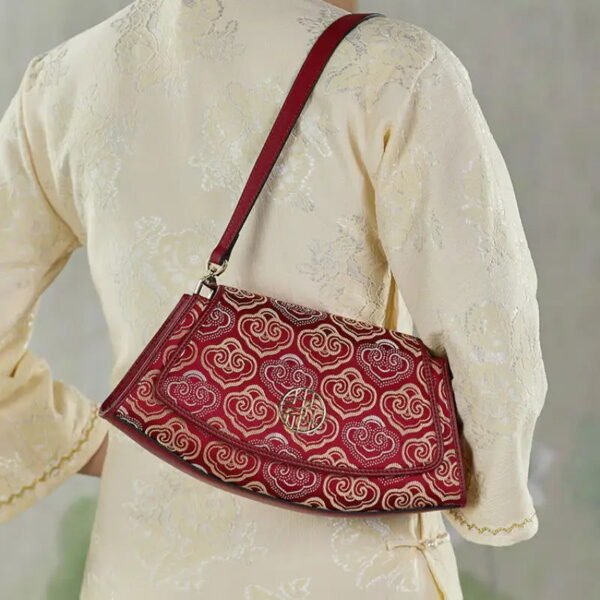 Embroidery Leather Single Shoulder Underarm Bag Auspicious Cloud - 图片 3