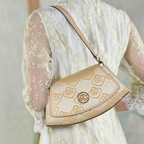 Embroidery Leather Single Shoulder Underarm Bag Auspicious Cloud - 图片 5