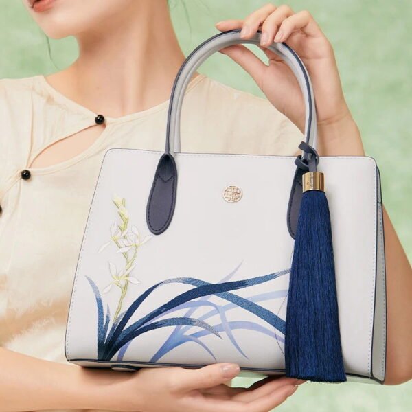 Embroidery Leather Tote Bag Blue Orchid with Pendant - 图片 3