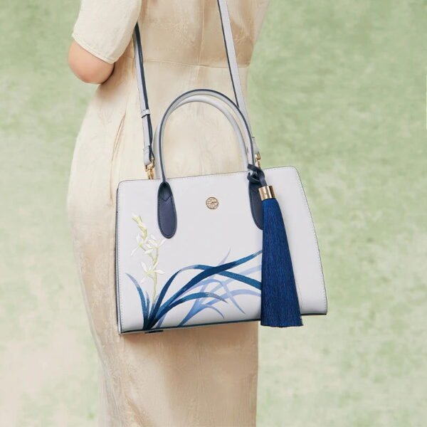 Embroidery Leather Tote Bag Blue Orchid with Pendant - 图片 4