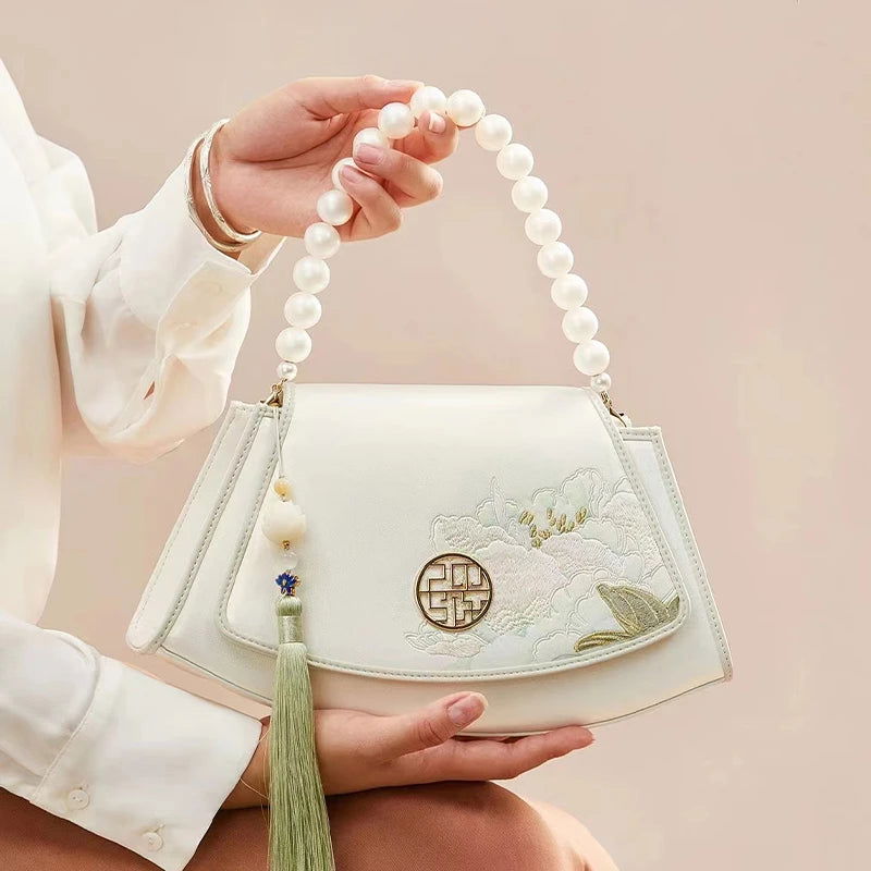 Embroidery Leather Retro White Lotus Handbag with Pendant - 图片 3