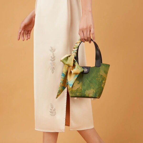 Xiangyunsha Silk Dark Green Bucket Bag with Scarf - 图片 5