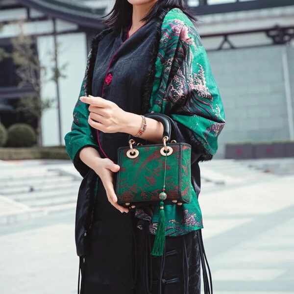 Xiangyunsha Silk Green Retro Cowhide Handbag with Pendant - 图片 2
