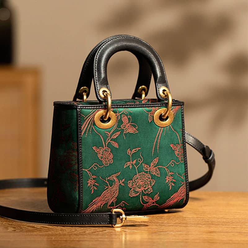 Xiangyunsha Silk Green Retro Cowhide Handbag with Pendant - 图片 11