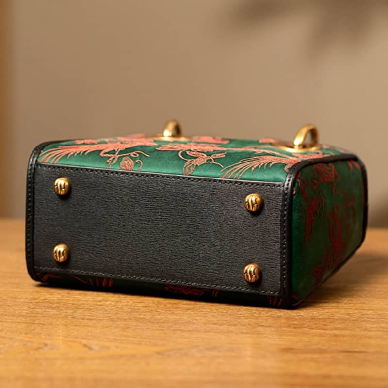 Xiangyunsha Silk Green Retro Cowhide Handbag with Pendant - 图片 12