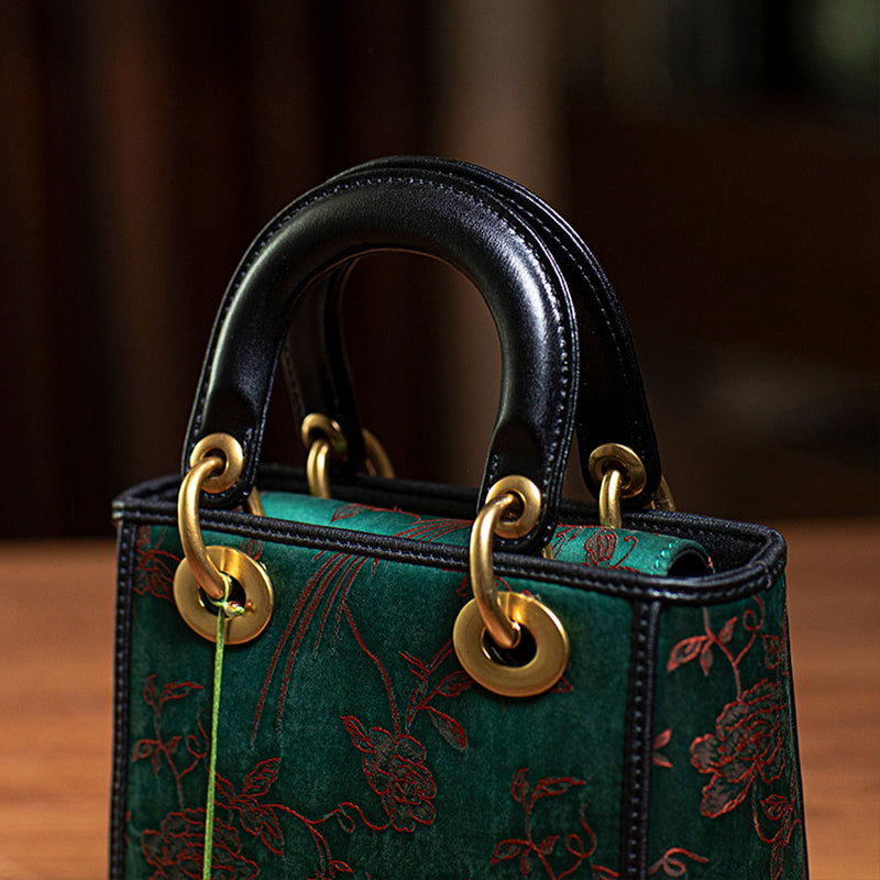 Xiangyunsha Silk Green Retro Cowhide Handbag with Pendant - 图片 8