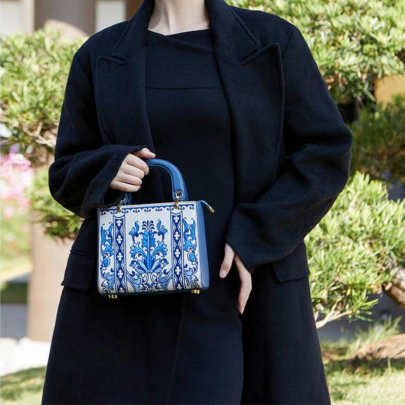 Handcrafted Embroidery Leather Handbag Blue and White Porcelain - 图片 2