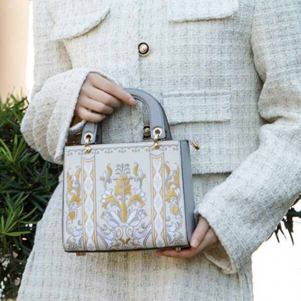 Handcrafted Embroidery Leather Handbag Blue and White Porcelain - 图片 5