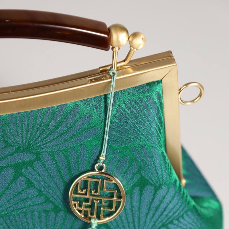 Mulberry Silk Green Pine Leaf Vintage Kiss Lock Clasp Bag - 图片 7