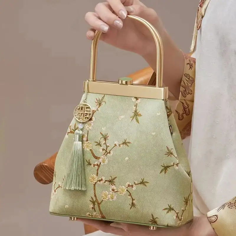 Mulberry Silk Luxury Light Green Kiss Lock Clutch Bag - 图片 2
