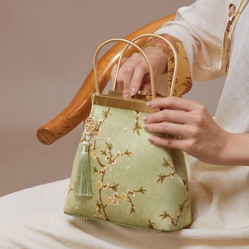 Mulberry Silk Luxury Light Green Kiss Lock Clutch Bag - 图片 3