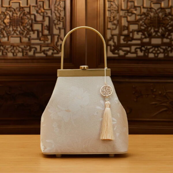 Mulberry Silk Luxury Light Green Kiss Lock Clutch Bag - 图片 14