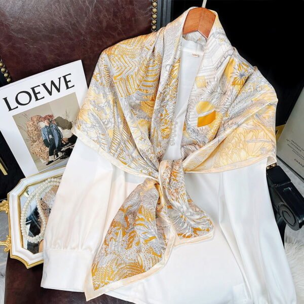 Mulberry Silk 14 Momme Square Scarf Vibrant Floral Gold 88x88 cm - 图片 2