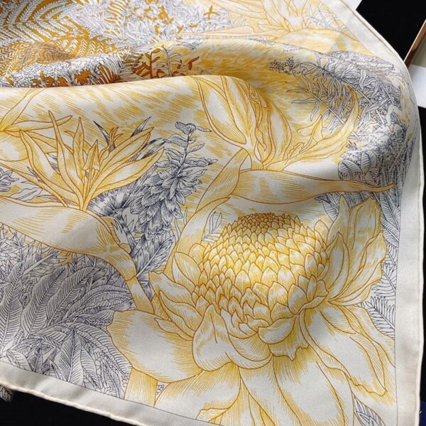 Mulberry Silk 14 Momme Square Scarf Vibrant Floral Gold 88x88 cm - 图片 3