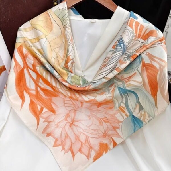 Mulberry Silk 14 Momme Square Scarf Floral and Avian 88x88 cm - 图片 4