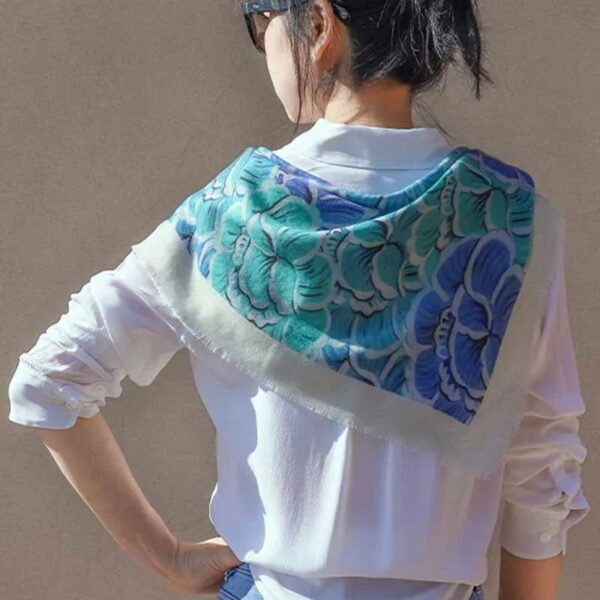 100% Wool Winter Square Scarf Elegant Peony 100x100cm - 图片 2