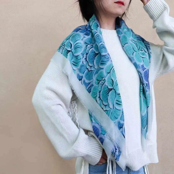 100% Wool Winter Square Scarf Elegant Peony 100x100cm - 图片 4