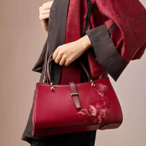 Embroidery Leather Red Magnolia Women's Crossbody Handbag - 图片 3