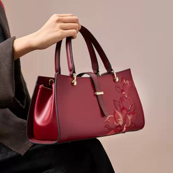 Embroidery Leather Red Magnolia Women's Crossbody Handbag - 图片 4